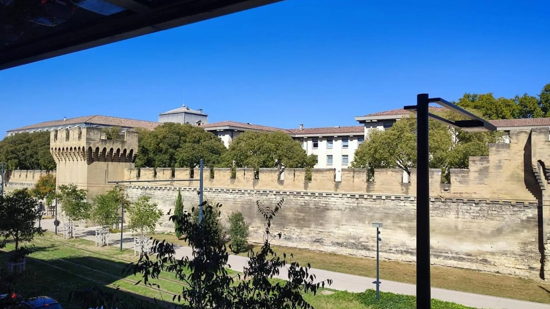 Holiday home Atlas -Elix 100M Gare - Vue Remparts -Terrasse Avignon